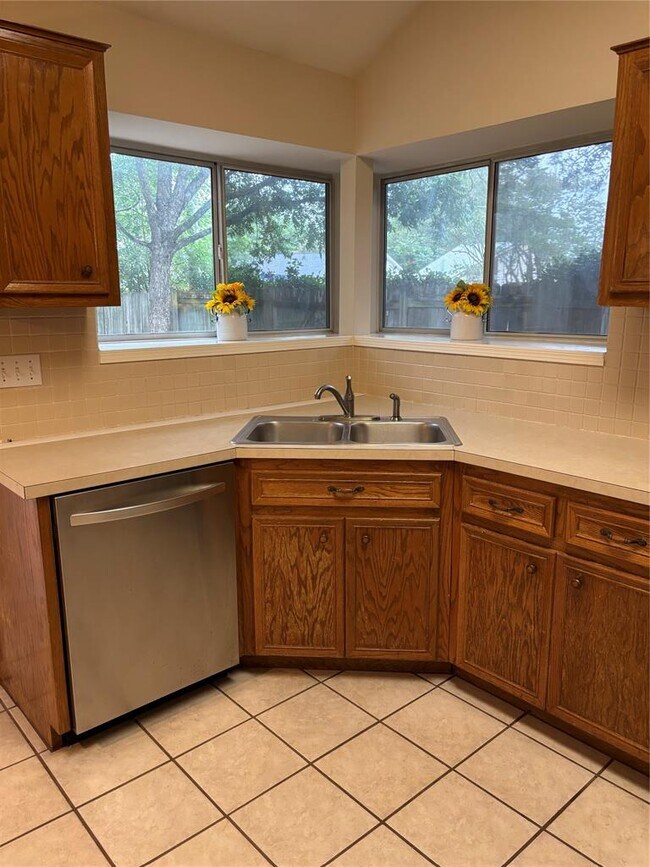 Building Photo - 4500 Abelia Dr