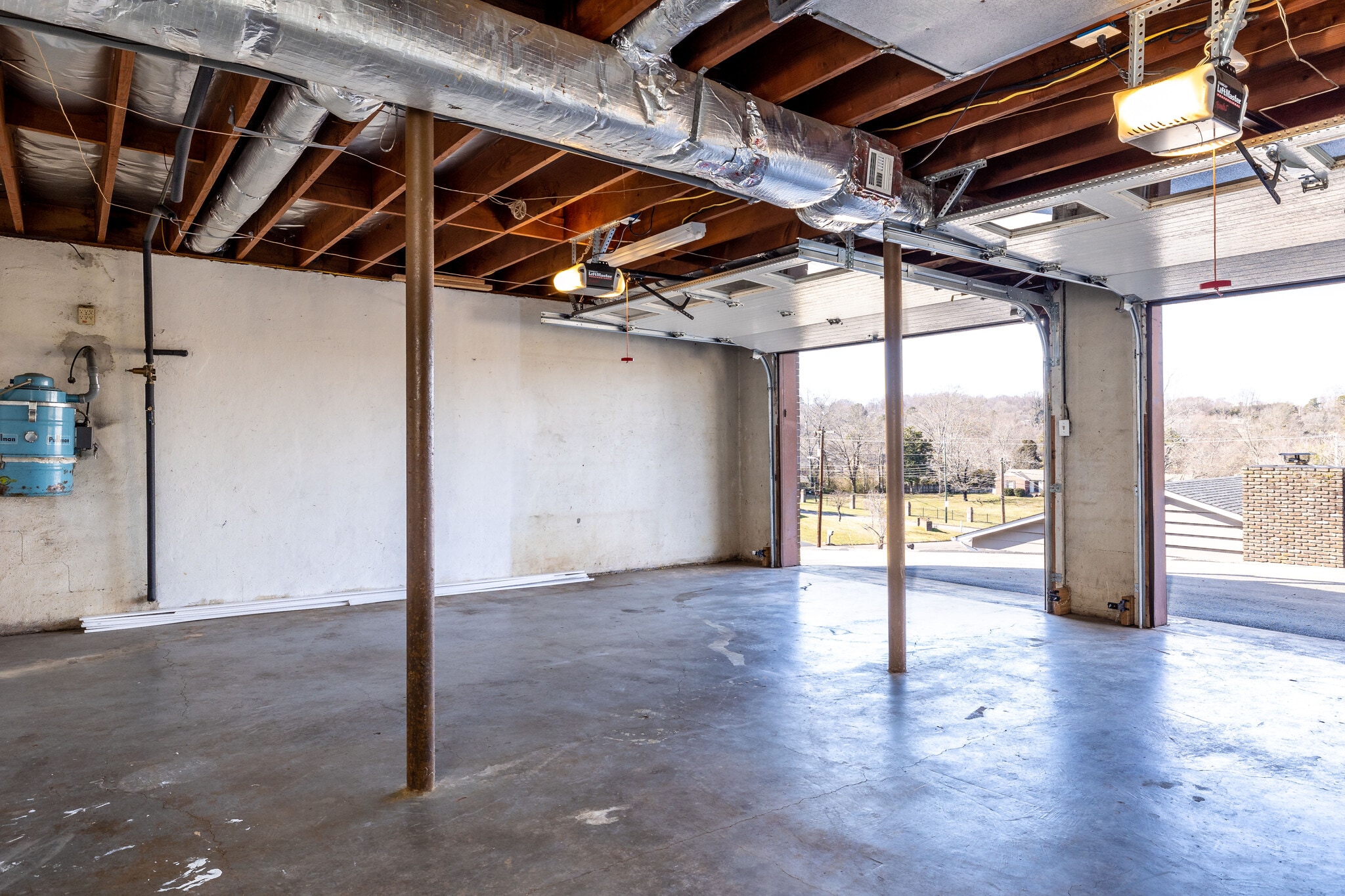 2 Car Garage - 908 Dartford Rd