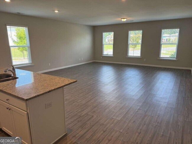 Building Photo - 312 Grey Falcon Ave