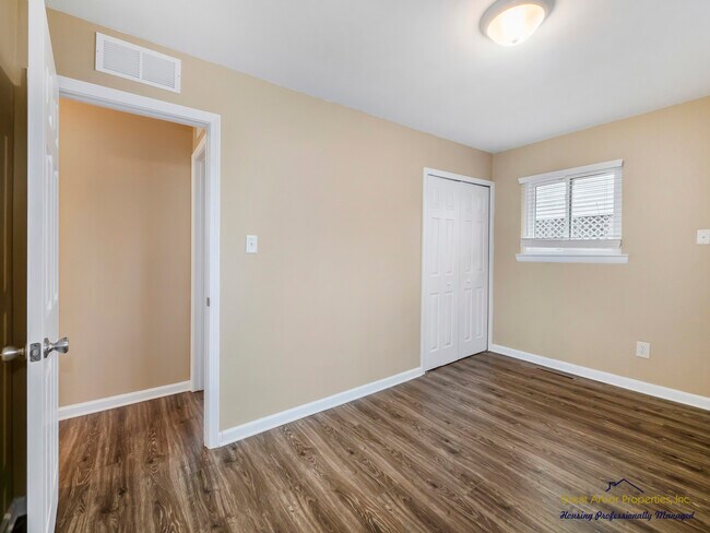 Building Photo - 1088 Studebaker Ave