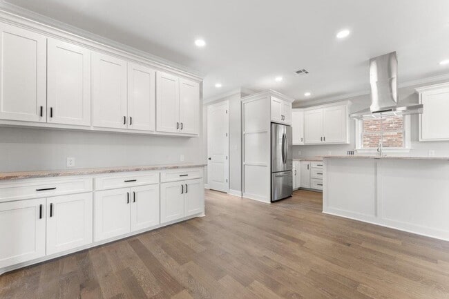 Building Photo - 4150 Primrose Dr