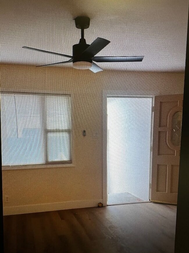 Building Photo - Beautiful newly renovated home