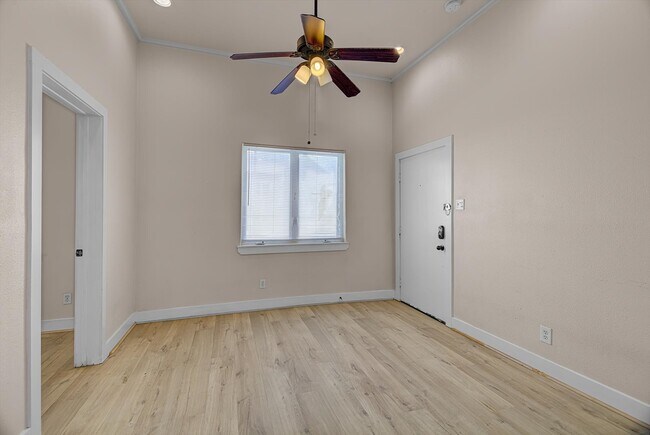 Building Photo - 1017 11th St