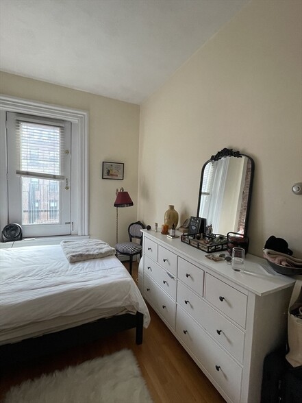 Building Photo - 315 Beacon St
