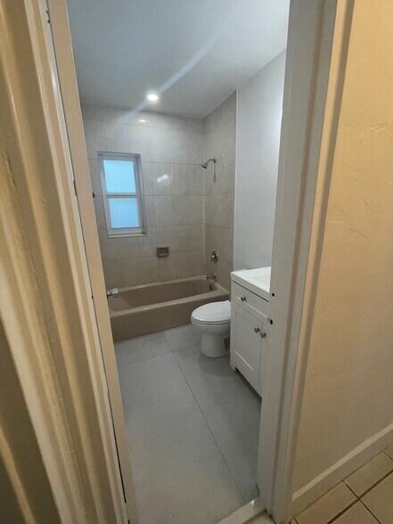 Building Photo - 2510 SW 27th St