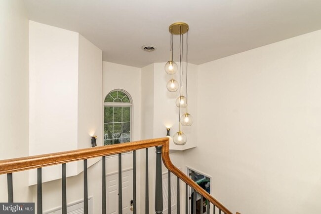 Building Photo - 1800 Lark Ln