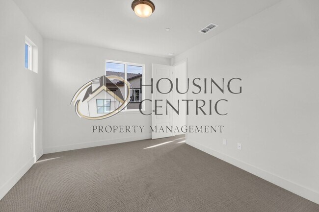 Building Photo - Exceptional Newer Construction Executive Rental in El Dorado Hills