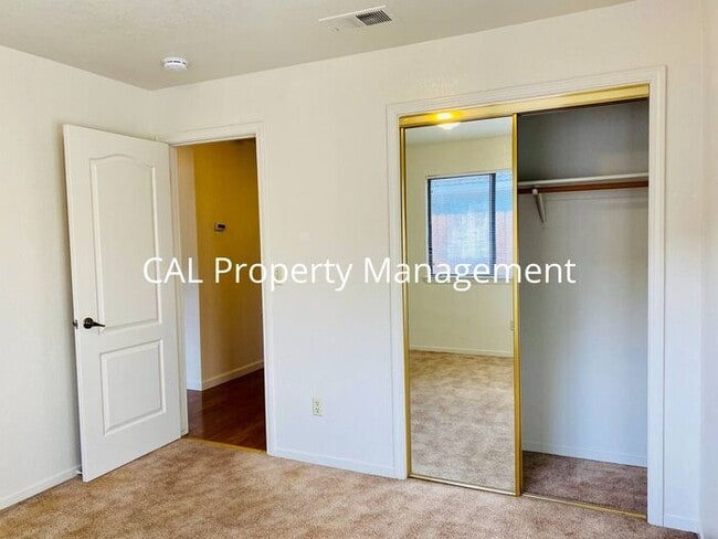 Building Photo - Rare 4 bedroom 2 bath rental in Pine Meadow Estates King City!