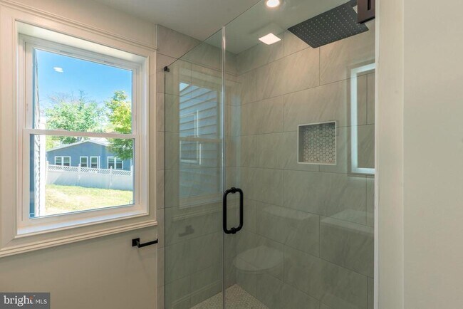 Building Photo - 248 Penncrest Dr