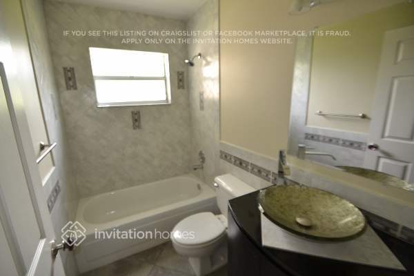 Building Photo - 326 NW 47th Terrace