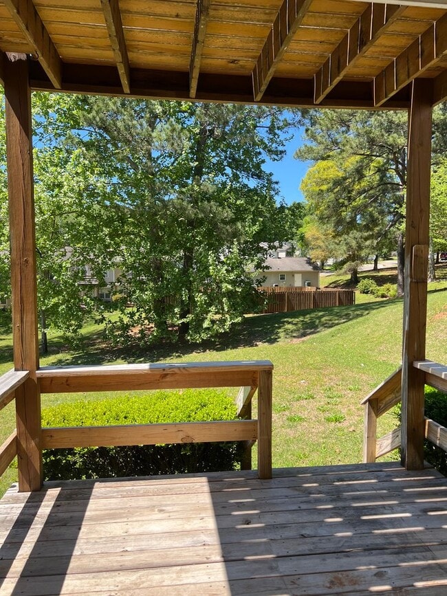 Building Photo - 113 Pineridge Dr