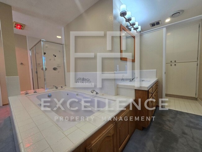 Building Photo - 3087SF 2 Story 5/2.5 House - Community Cabana, Pets Ok, 3 Fireplaces, Beautiful Updated Kitchen