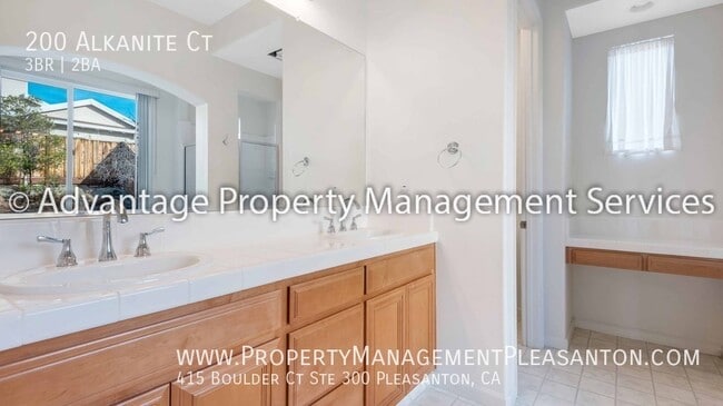 Building Photo - 200 Alkanite Ct