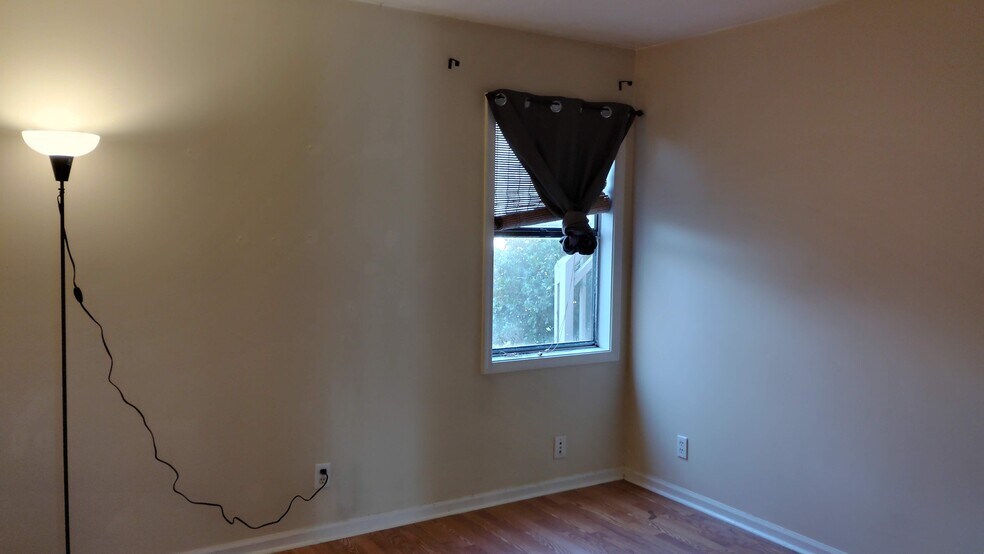 Building Photo - 502 Oak Circle Dr