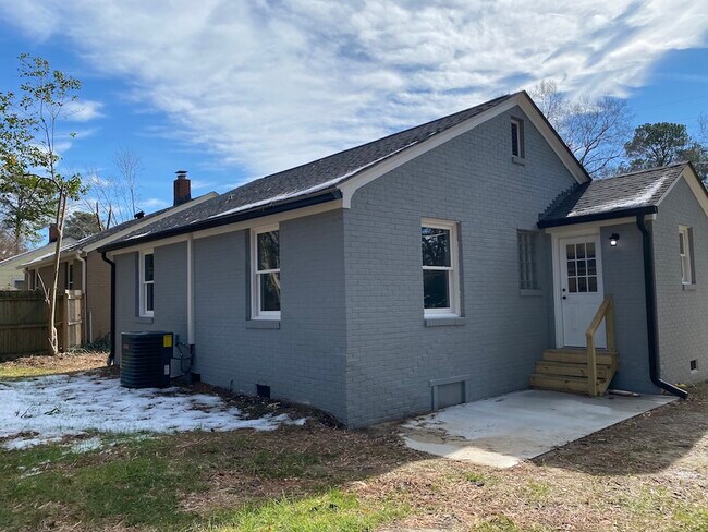 Building Photo - 403 E Hammond St