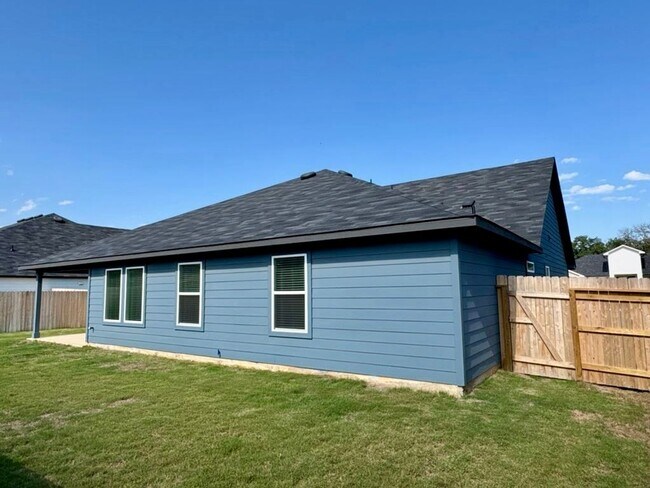 Building Photo - Luxurious 4 BR / 2 BA with THREE-CAR GARAGE - 2314 SF - Harmony Hills, Fredericksburg!