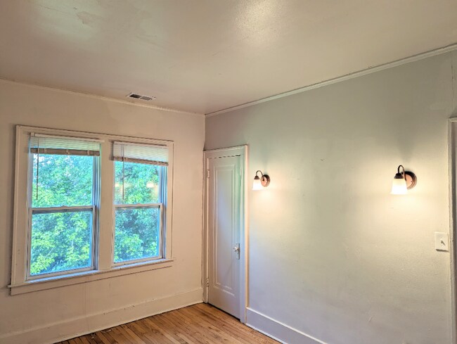 Building Photo - 3258 Calvert Ave