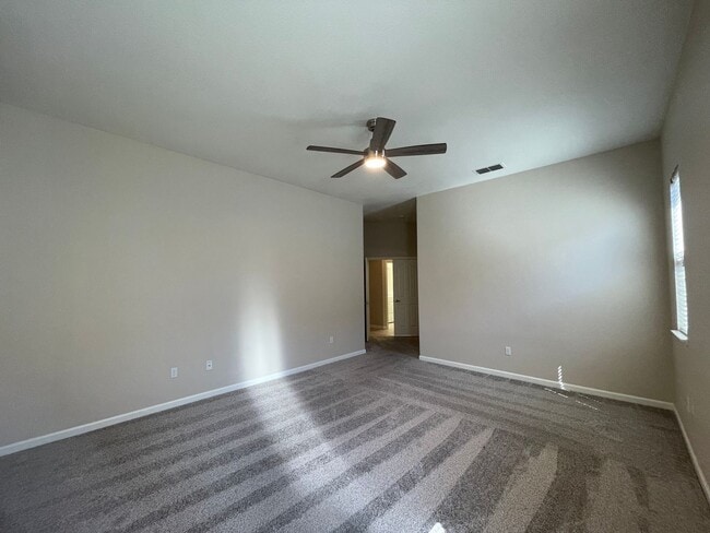 Building Photo - Senior Community for those 55+ Large 2 bedroom, 2 bath with bonus room!  All modern amenities!