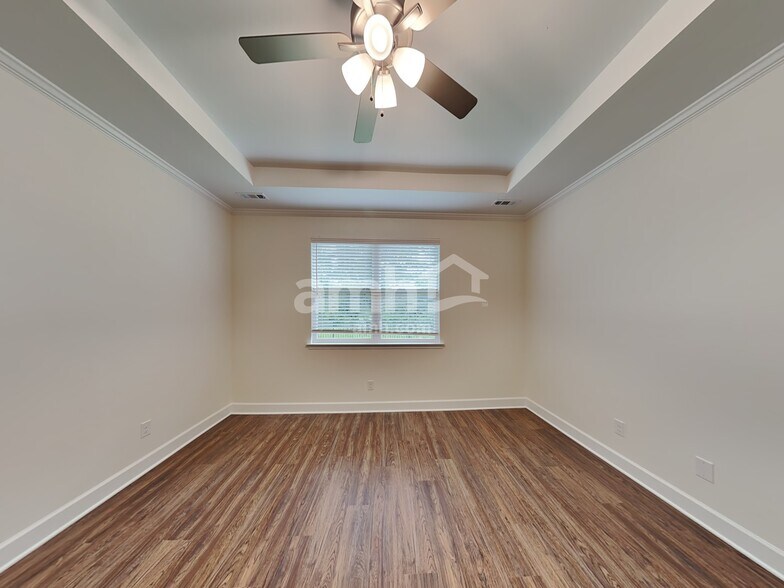 Building Photo - 3102 Esquire Dr