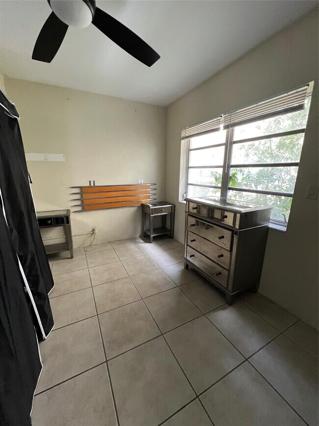 Building Photo - 3111 NE 29th St