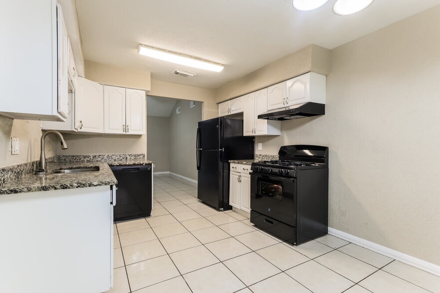 Building Photo - 2007 Deerhurst Ln