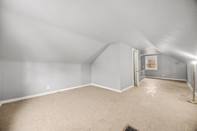 Building Photo - 12 Linwood Ave