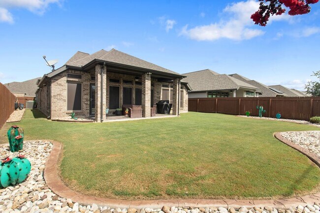 Building Photo - 9018 War Wagon Ln