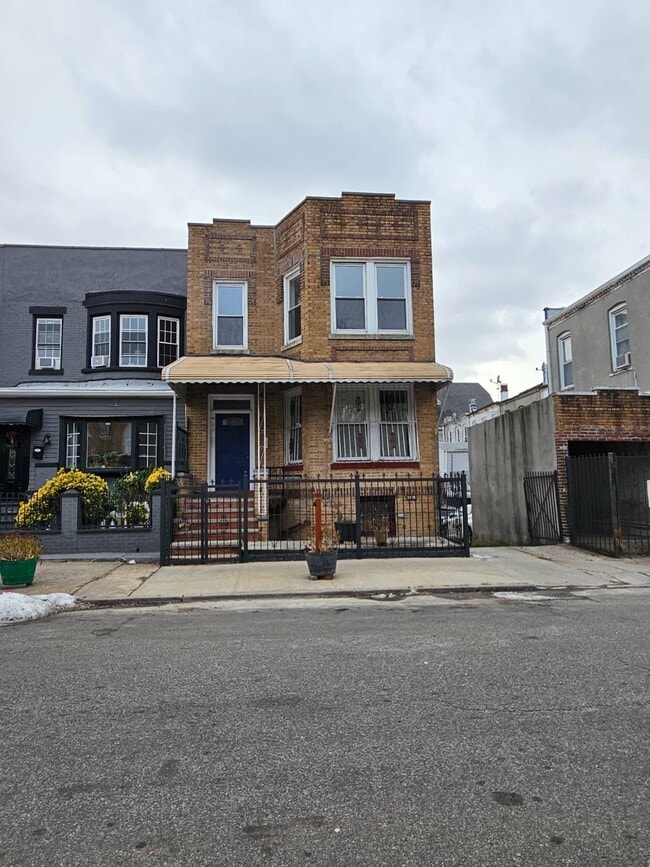 Building Photo - 312 E 26th St