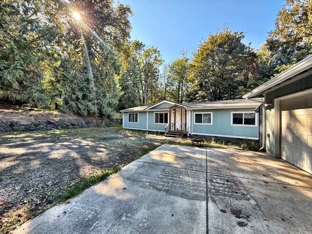 Building Photo - 360 E Rasor Rd