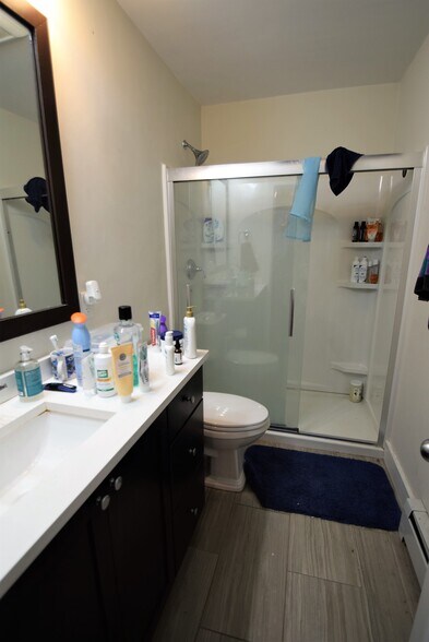 Building Photo - 839 Parker St