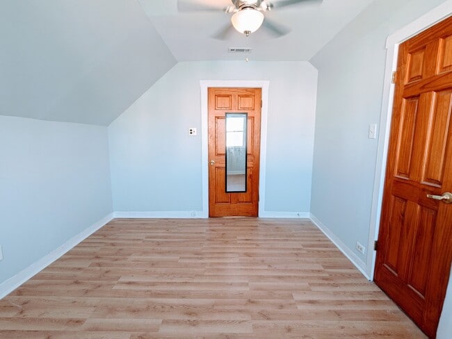 Building Photo - 834 N Kolin Ave