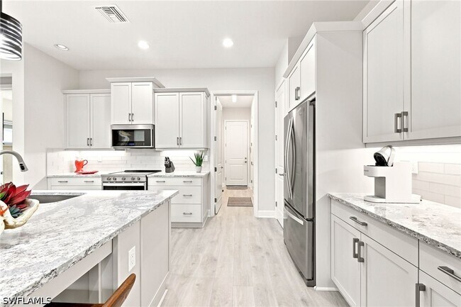 Building Photo - 7239 Saona CT