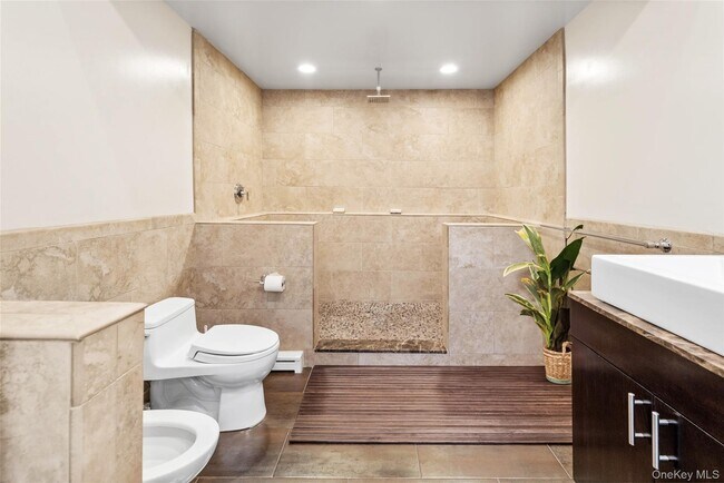 Building Photo - 9 The Registry