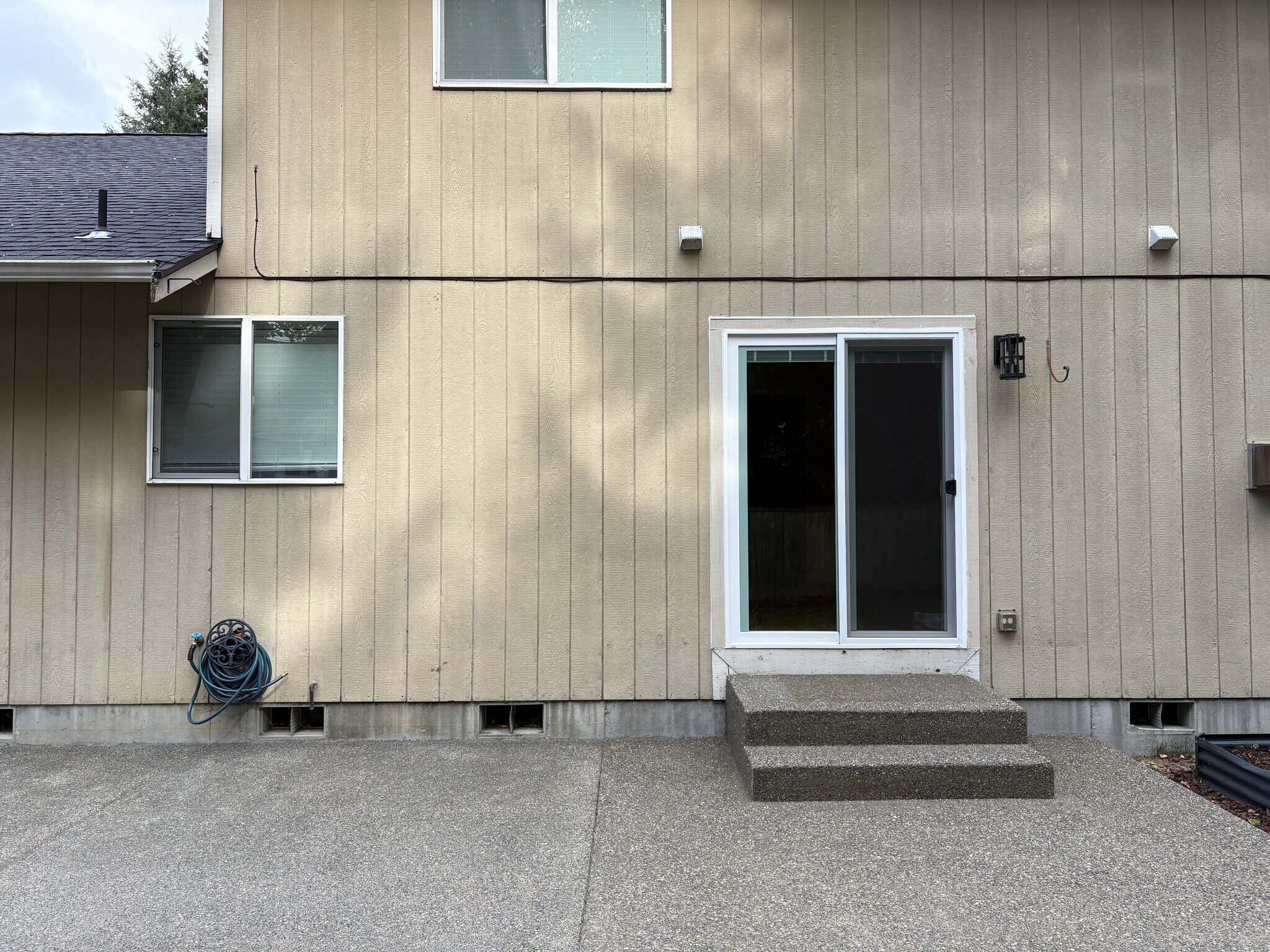 Building Photo - 8402 49th Loop SE