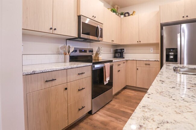 Building Photo - 717 E Elgin St