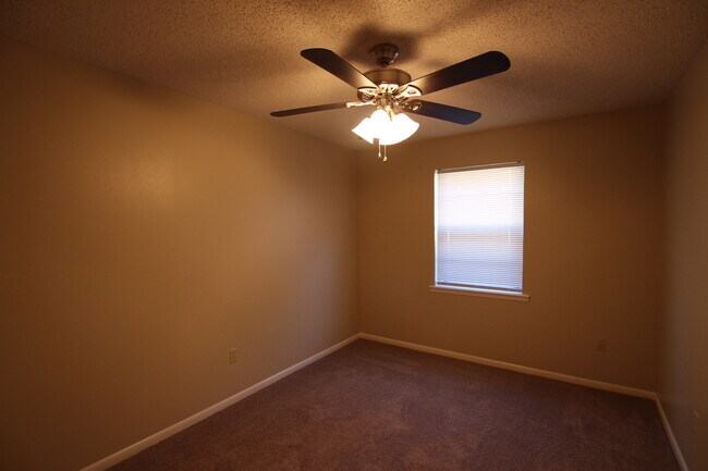 Building Photo - Coming Soon! Charming 3 Bedroom 2 Bath Home in Tyler!