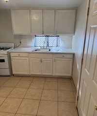 Building Photo - 305 S 23rd St