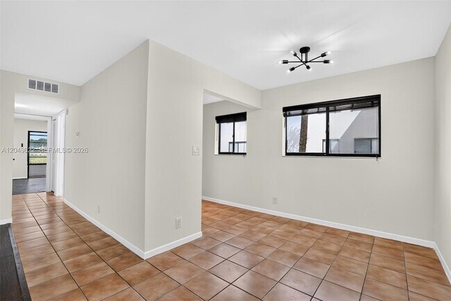 Building Photo - 9920 NW 68th Pl