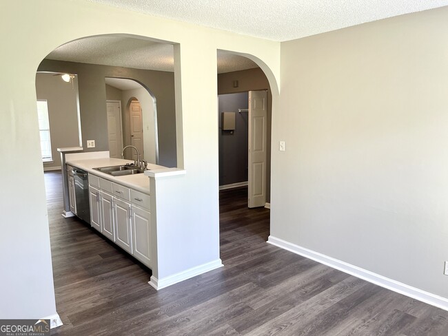 Building Photo - 6619 Saganaw Dr