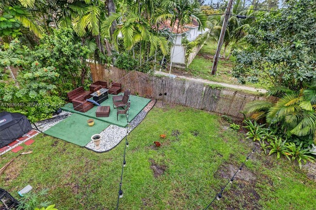 Building Photo - 135 South Dr