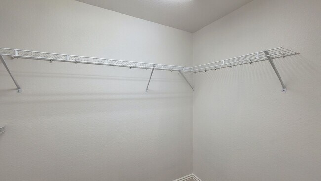 Building Photo - 167 White Butte St