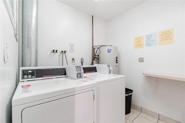 Building Photo - 336 N Birch Rd