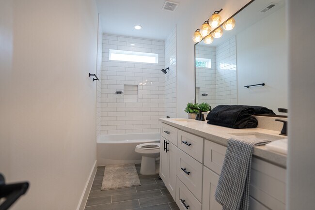 Building Photo - 3818 Lynnfield St