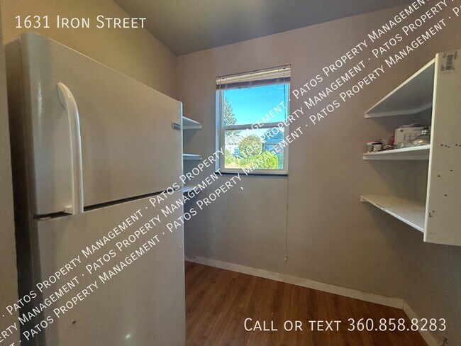 Building Photo - 1631 Iron St