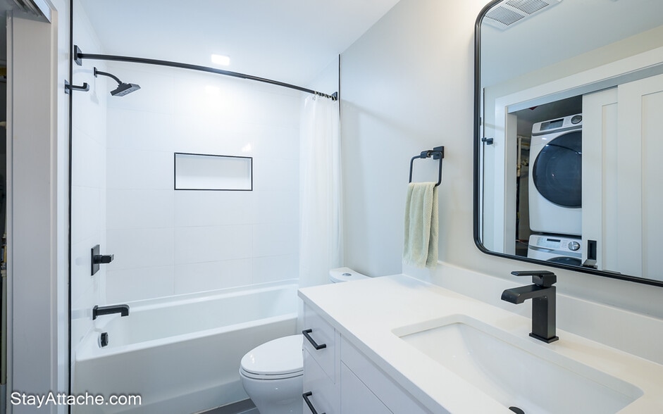 Building Photo - 2301 Ontario Rd NW