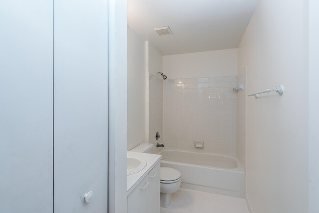 Building Photo - 5514 NW 41st Terrace