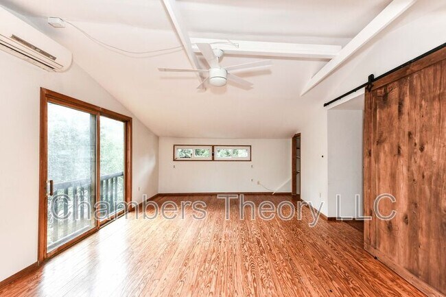 Building Photo - 419 S Barton St