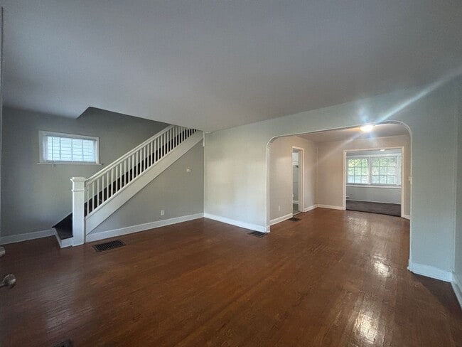 Building Photo - Charming & Updated Two-Story 2 Bedroom / 1...