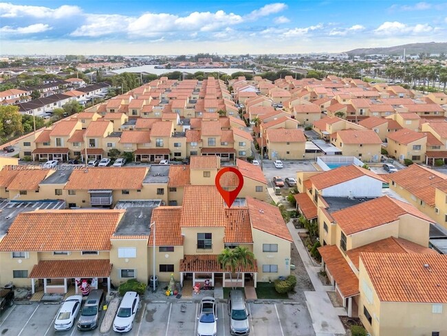 Building Photo - 2740 W 63rd St