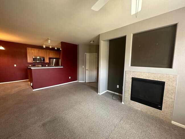 Building Photo - Beautiful 2Bd 1Bath Condo Close to Everything